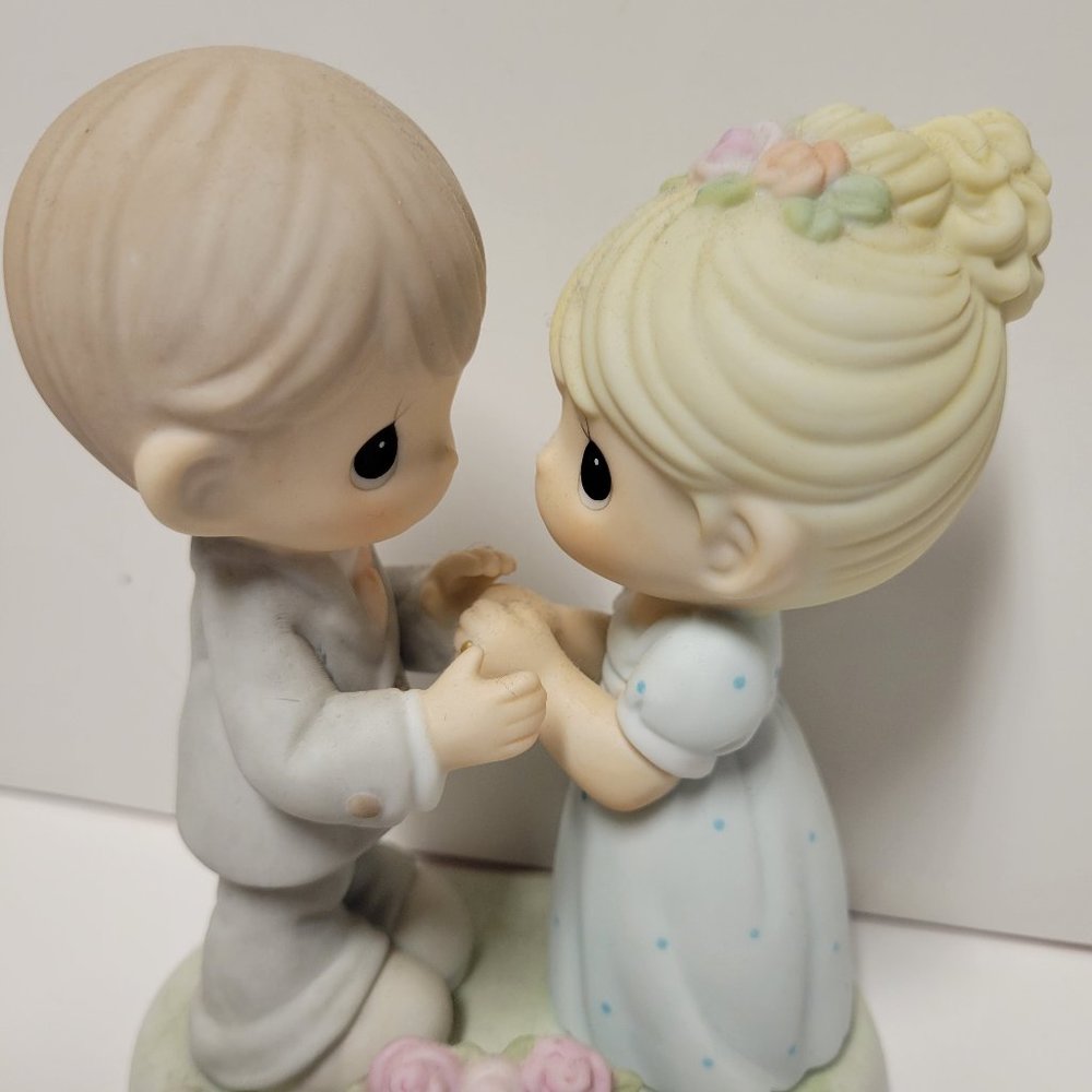 Precious Moments figurine "A Decade of Dreams Come True"